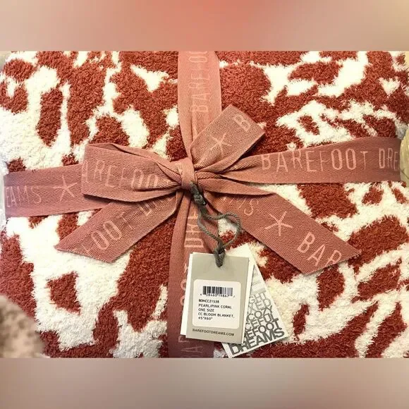 Barefoot Dreams Cozychic Bloom Blanket in Coral Red/Cream - Picture 5 of 8
